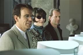 Terry, Cate e Joe in banca