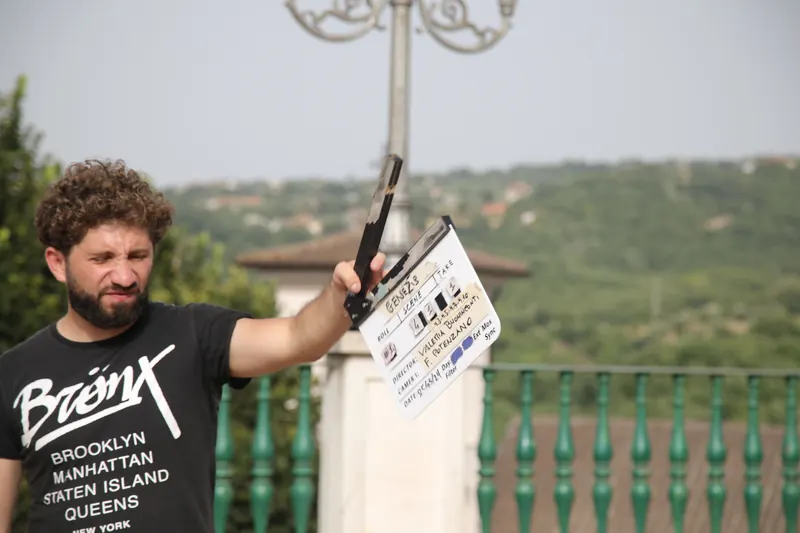 Corso Master Cinema 2025 – Allievo con il ciak pronto per la ripresa