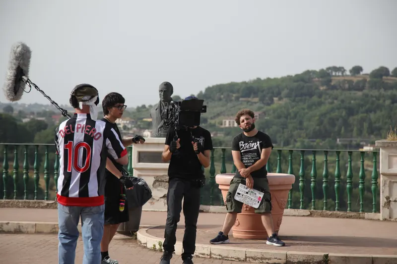 Corso Master Cinema 2025 – Preparazione della scena con camera, microfono e ciak