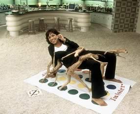 Rosario Dawson gioca a Twister